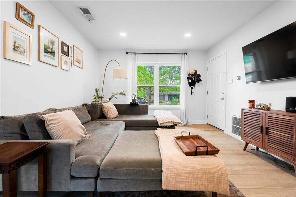 4 Bedroom Single Family Home/House's Image 17