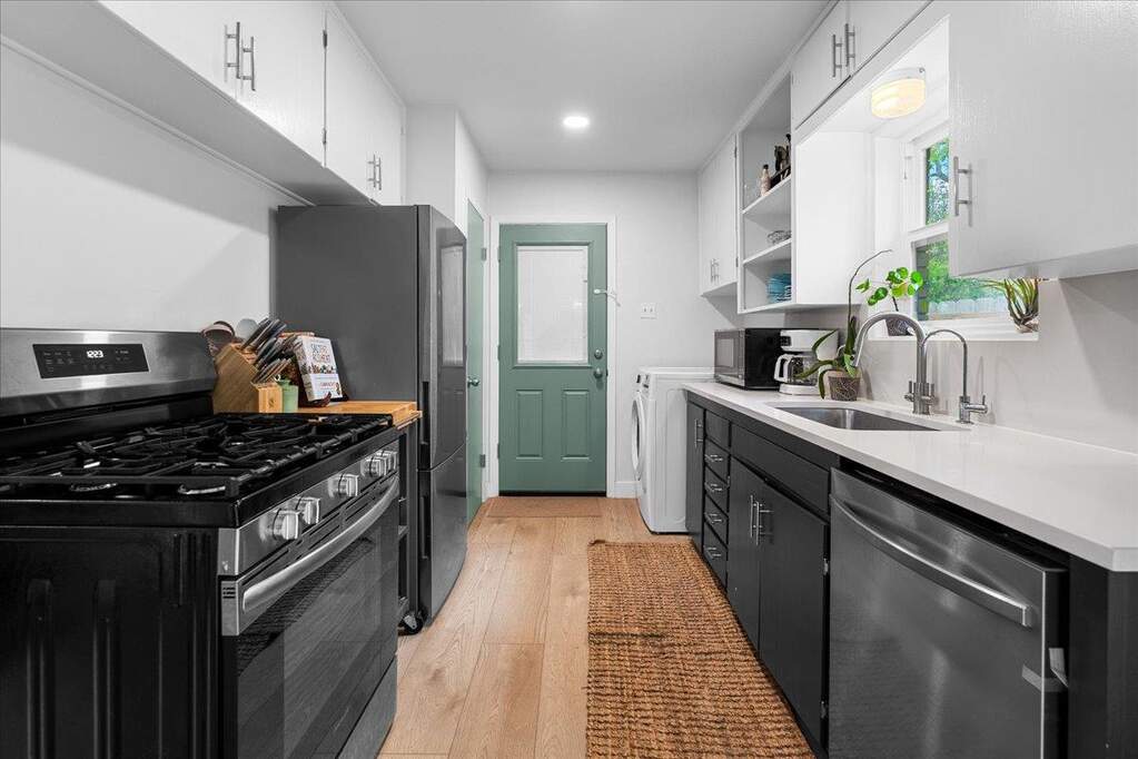 4 Bedroom Single Family Home/House's Image 20