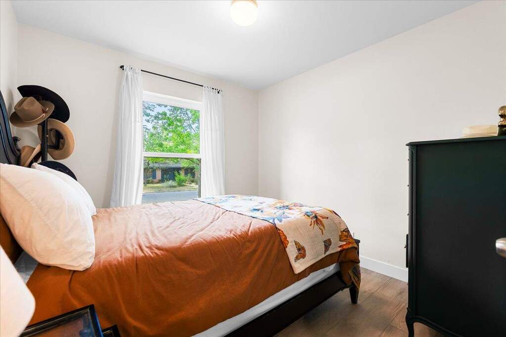 4 Bedroom Single Family Home/House's Image 27