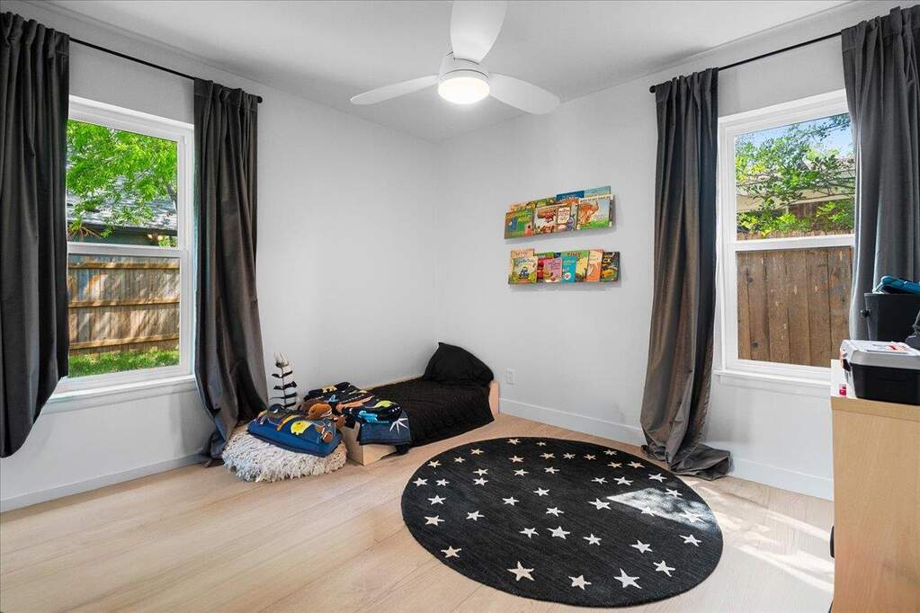 4 Bedroom Single Family Home/House's Image 28