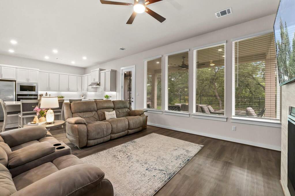 4 Bedroom Single Family Home/House's Image 8