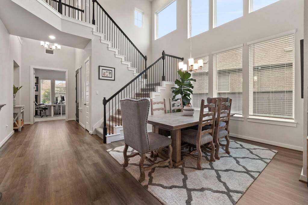 4 Bedroom Single Family Home/House's Image 4