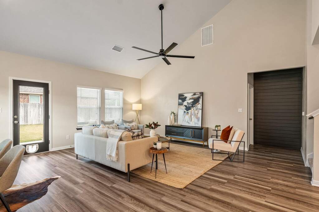 5 Bedroom Single Family Home/House's Image 8