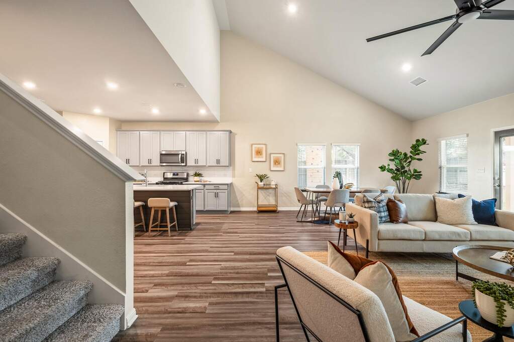 5 Bedroom Single Family Home/House's Image 11