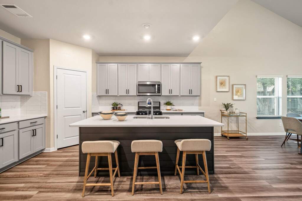 5 Bedroom Single Family Home/House's Image 13