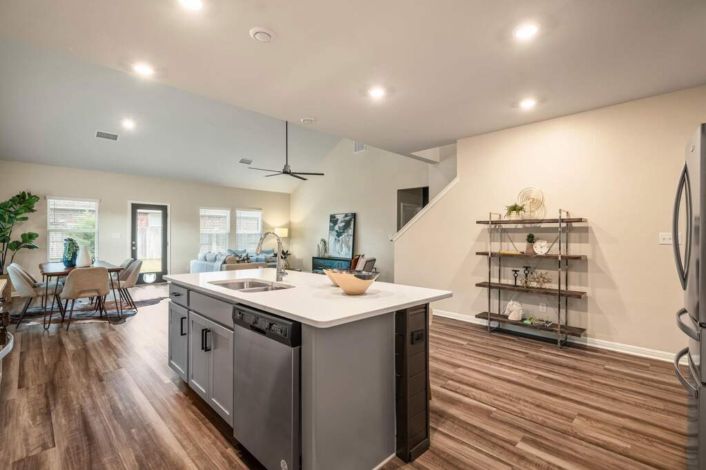 5 Bedroom Single Family Home/House's Image 14