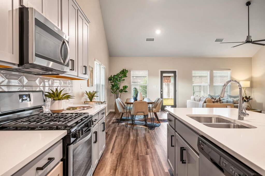 5 Bedroom Single Family Home/House's Image 15