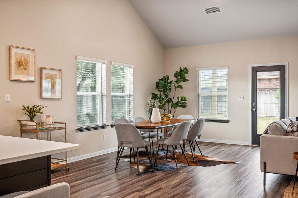 5 Bedroom Single Family Home/House's Image 16