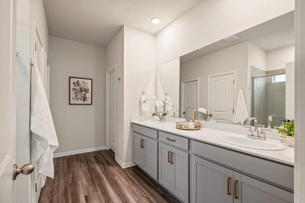 5 Bedroom Single Family Home/House's Image 21