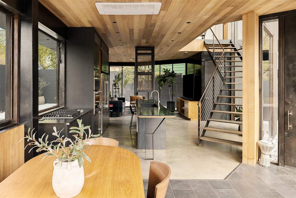 3 Bedroom Single Family Home/House's Image 8