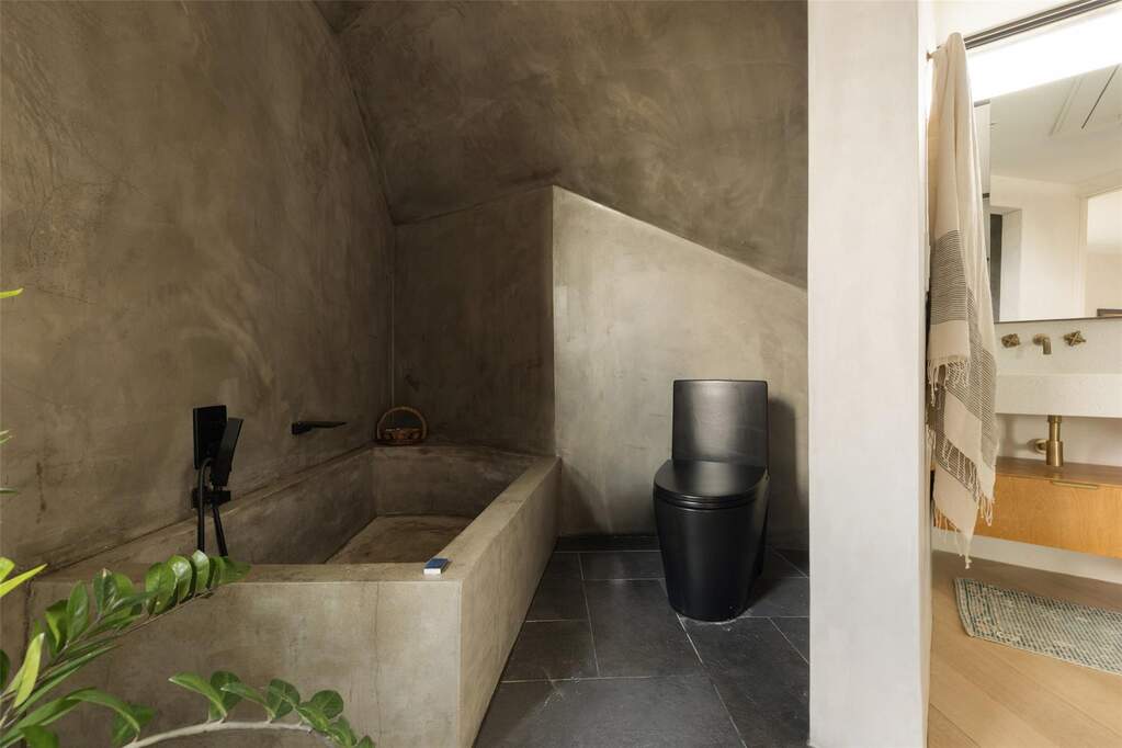 3 Bedroom Single Family Home/House's Image 32