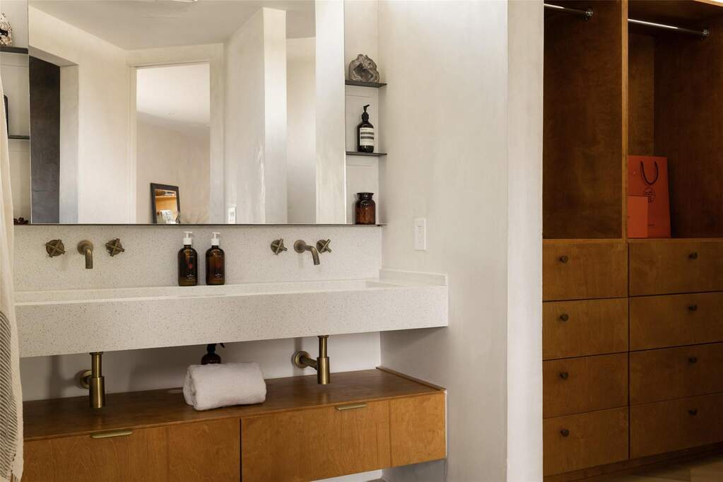 3 Bedroom Single Family Home/House's Image 33