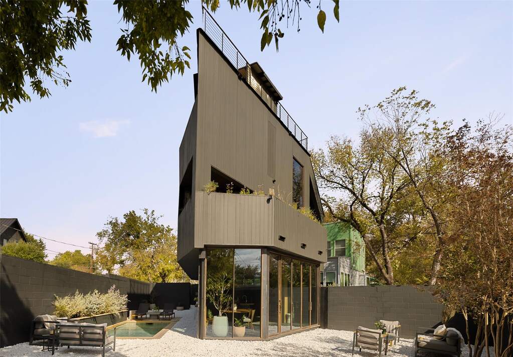 3 Bedroom Single Family Home/House's Image 35