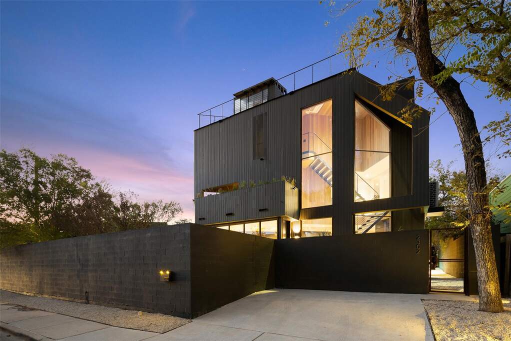 3 Bedroom Single Family Home/House's Image 3
