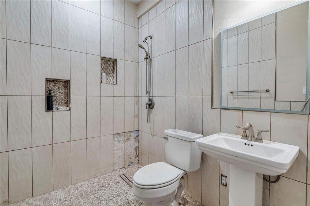 3 Bedroom Single Family Home/House's Image 28