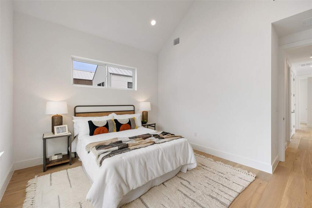 3 Bedroom Single Family Home/House's Image 14