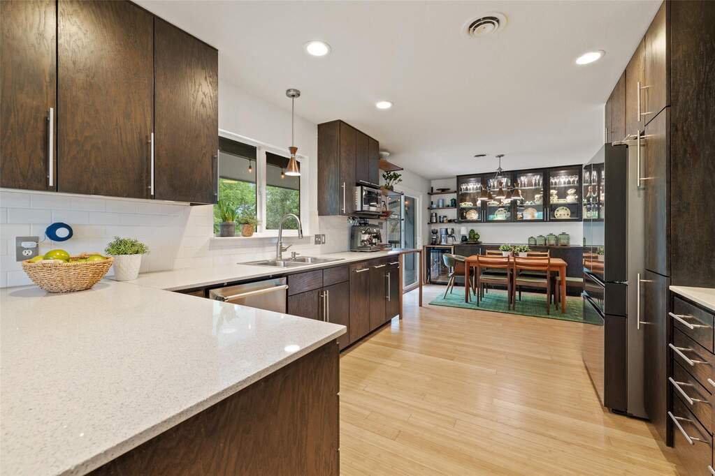 3 Bedroom Single Family Home/House's Image 8