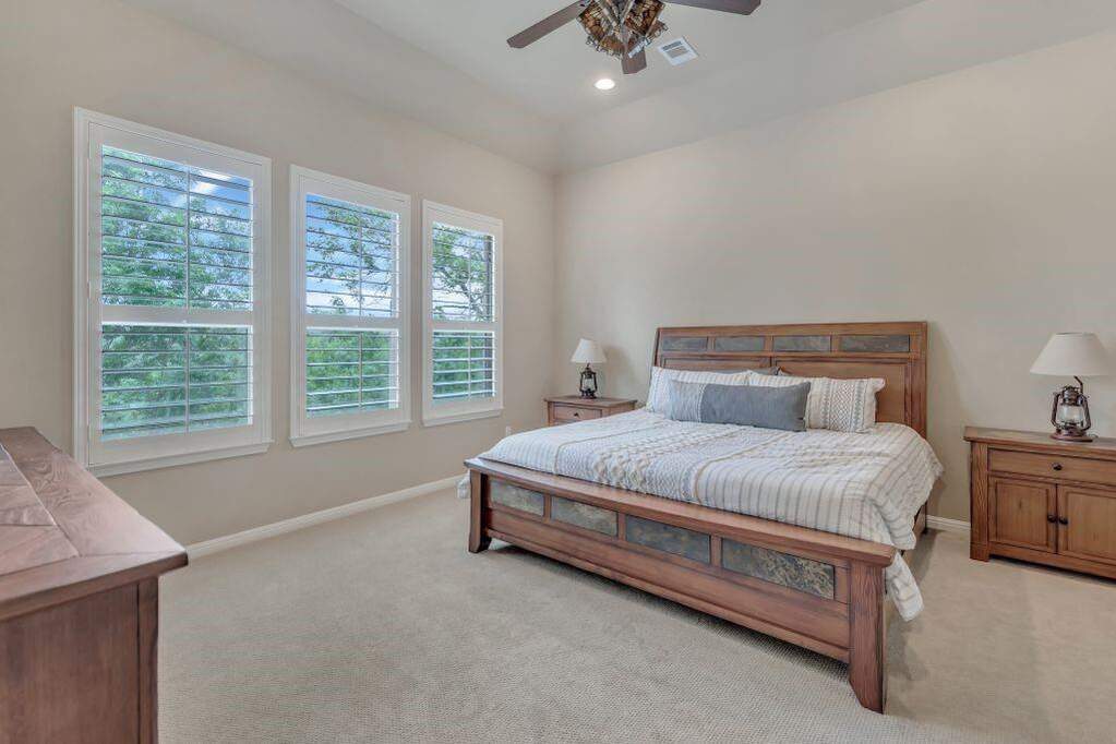 4 Bedroom Single Family Home/House's Image 7