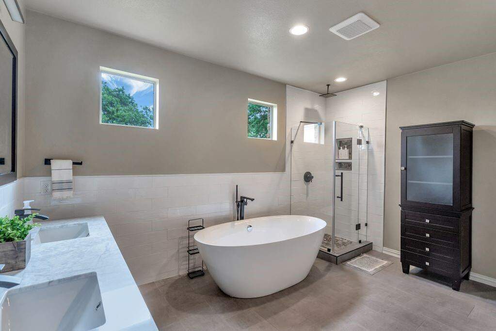 4 Bedroom Single Family Home/House's Image 11