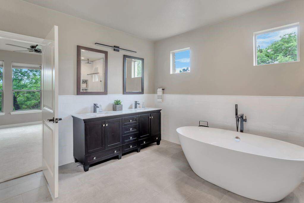 4 Bedroom Single Family Home/House's Image 12
