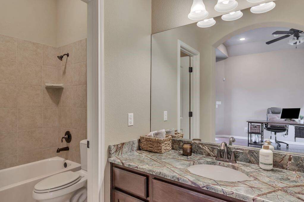 4 Bedroom Single Family Home/House's Image 15