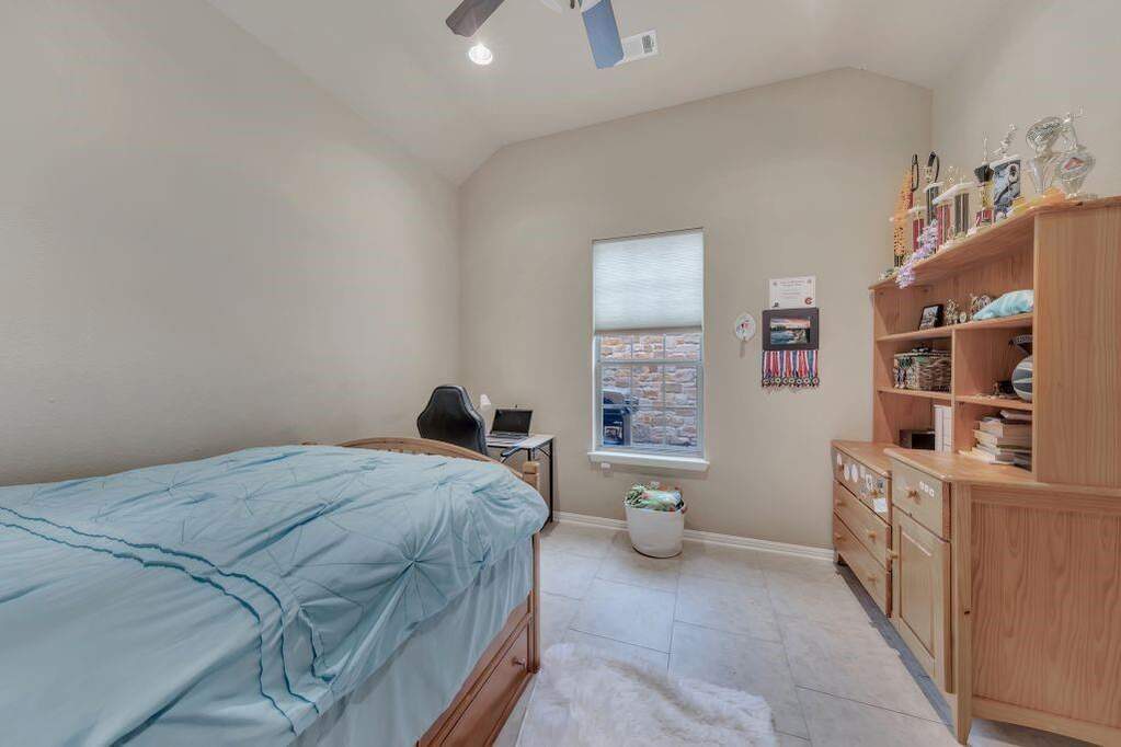 4 Bedroom Single Family Home/House's Image 16