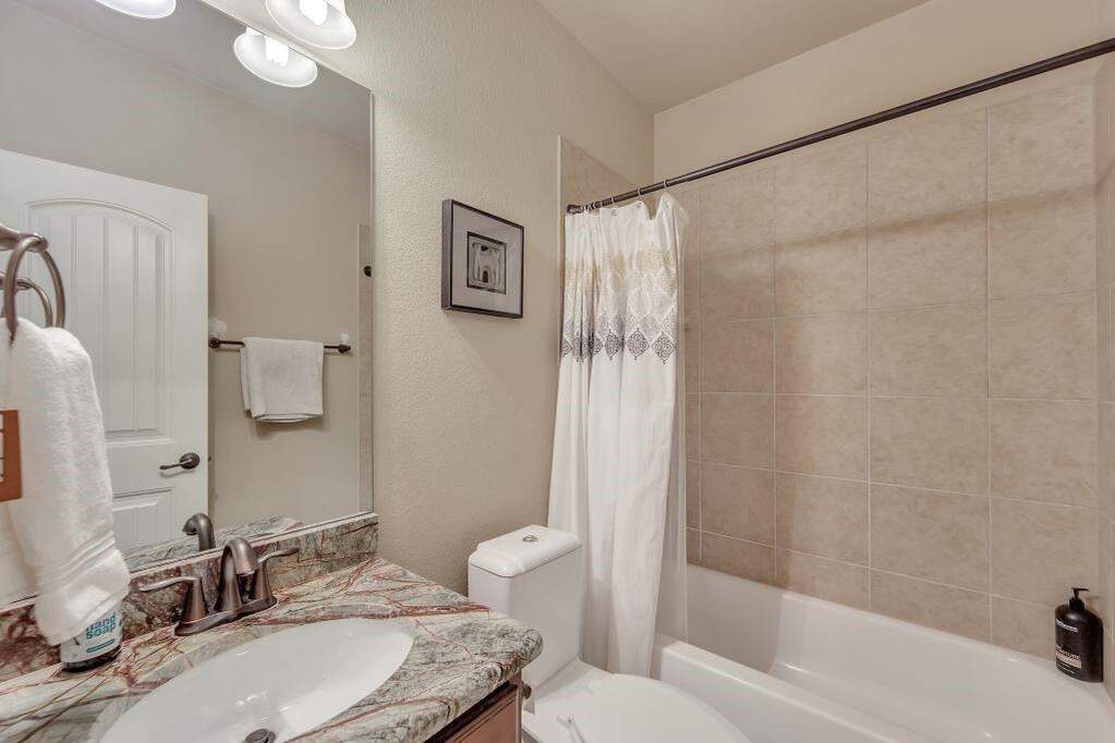 4 Bedroom Single Family Home/House's Image 17
