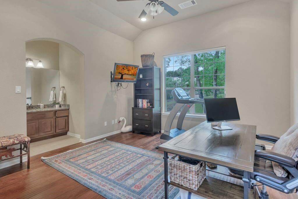 4 Bedroom Single Family Home/House's Image 22