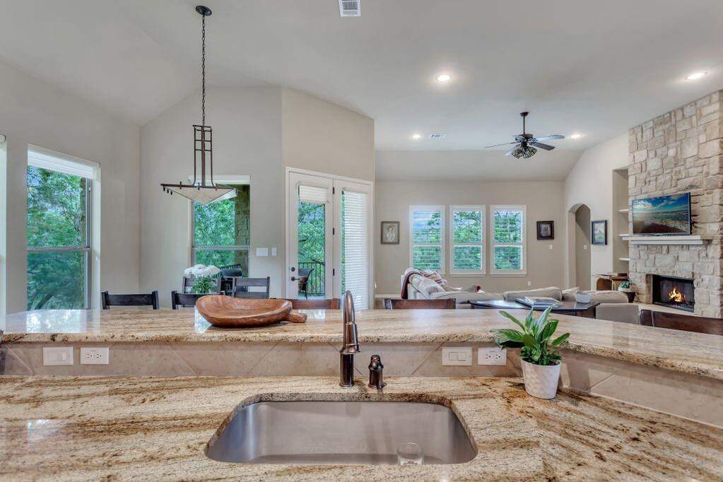 4 Bedroom Single Family Home/House's Image 3