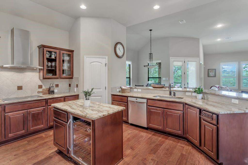 4 Bedroom Single Family Home/House's Image 4