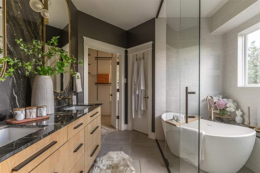 4 Bedroom Single Family Home/House's Image 14
