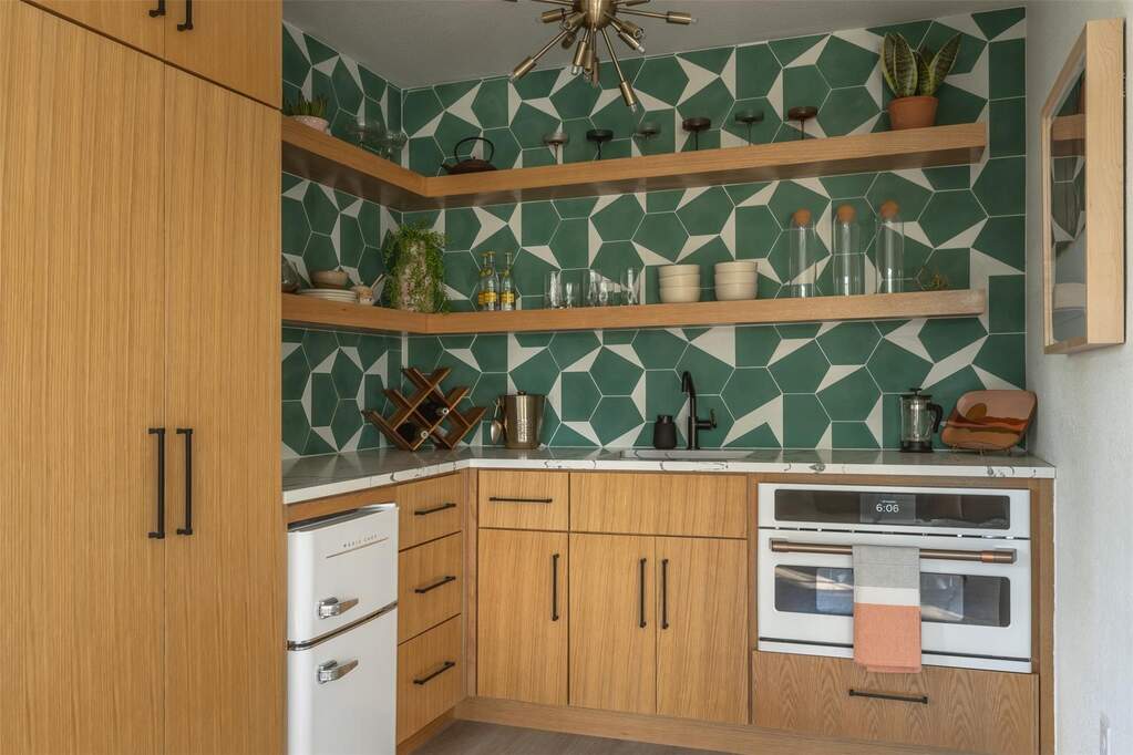 4 Bedroom Single Family Home/House's Image 32