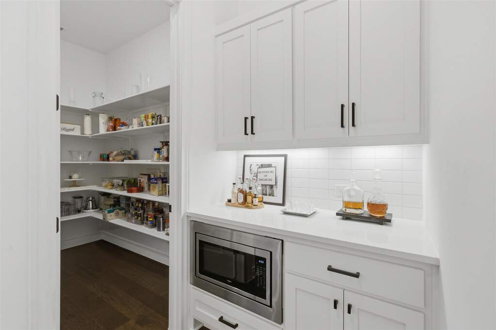 4 Bedroom Single Family Home/House's Image 12