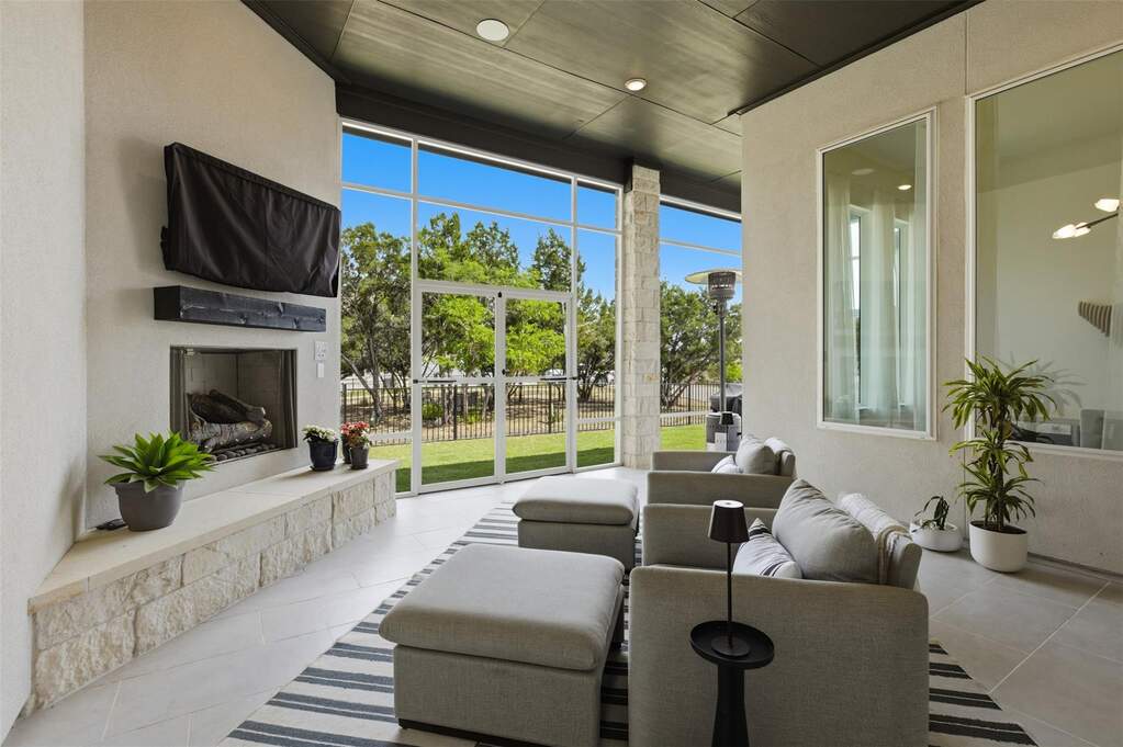 4 Bedroom Single Family Home/House's Image 15