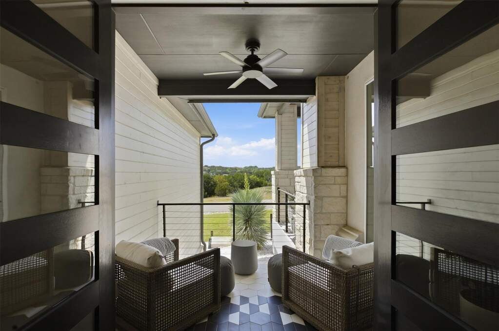 4 Bedroom Single Family Home/House's Image 3