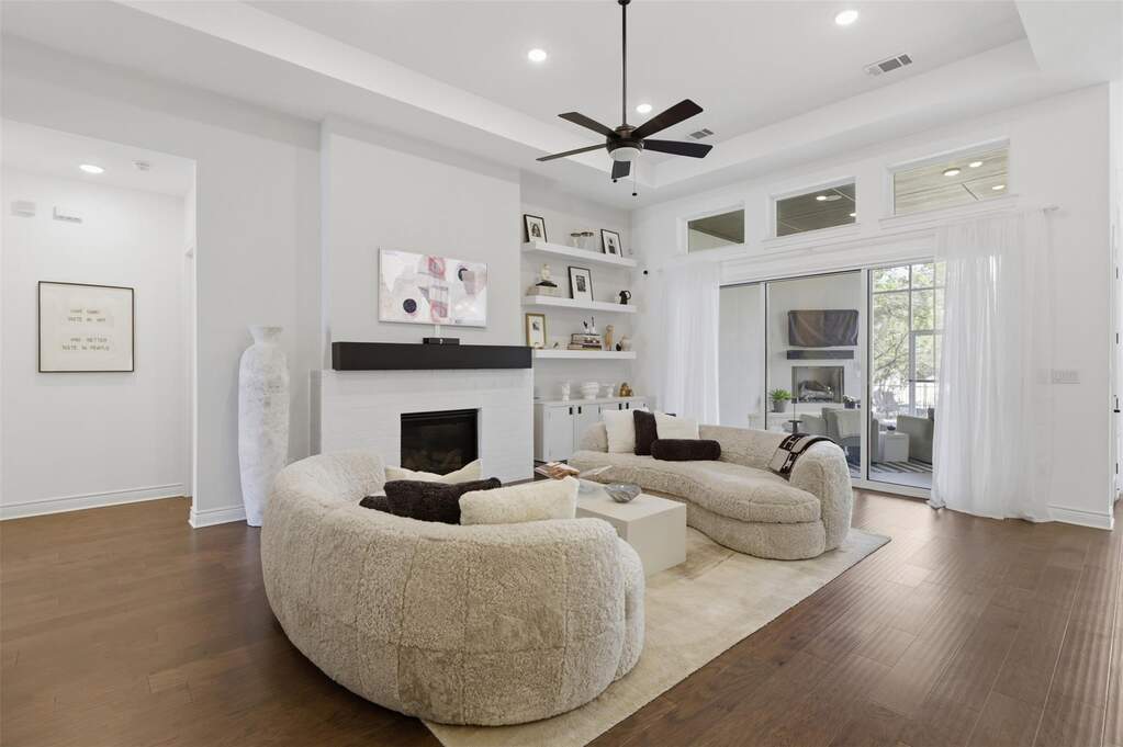 4 Bedroom Single Family Home/House's Image 4