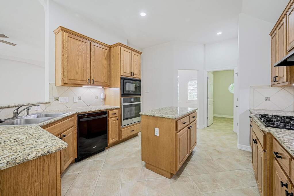 3 Bedroom Single Family Home/House's Image 7