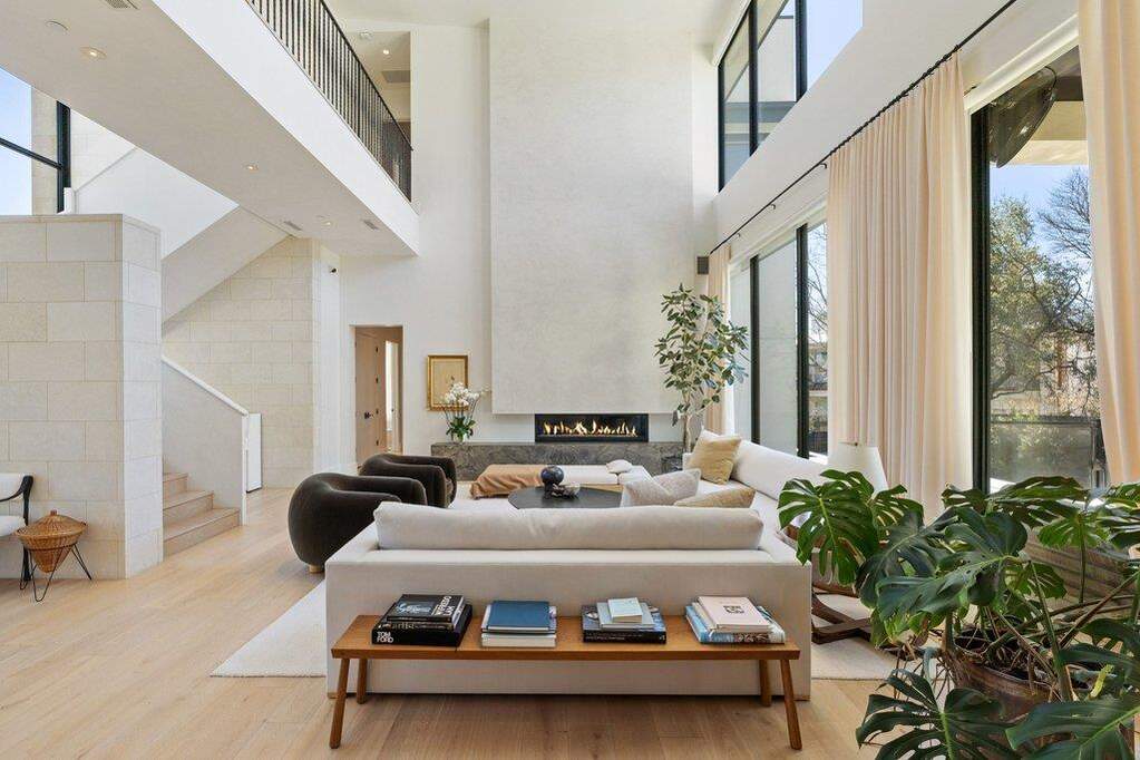 4 Bedroom Single Family Home/House's Image 7