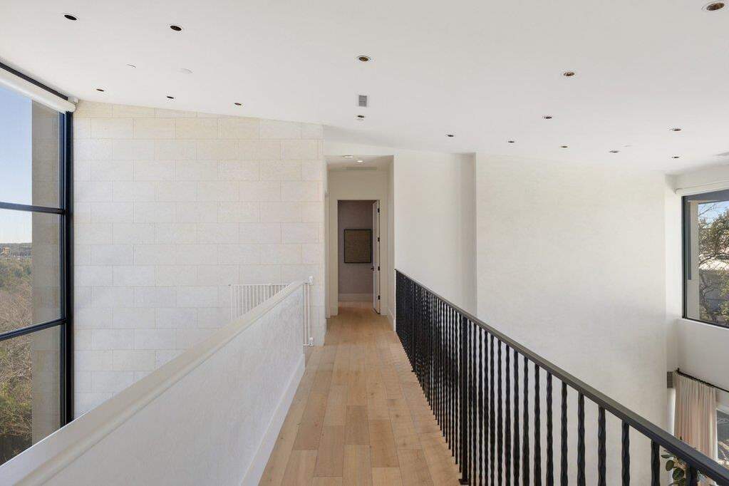 4 Bedroom Single Family Home/House's Image 28
