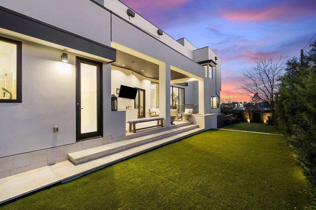 4 Bedroom Single Family Home/House's Image 32