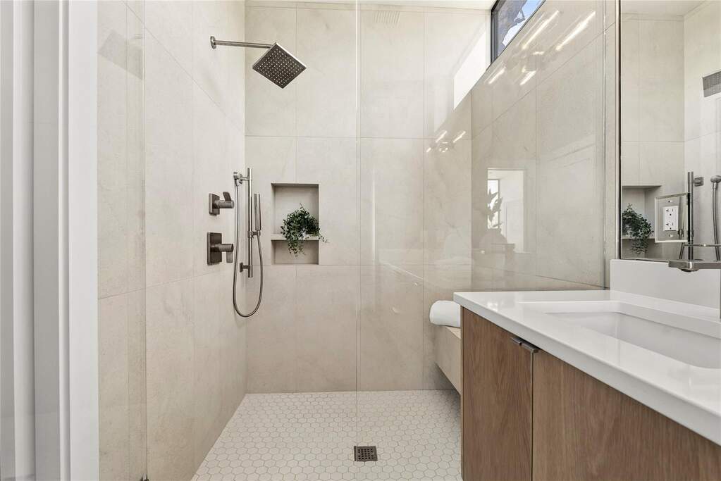 2 Bedroom Apartment/Flat's Image 14