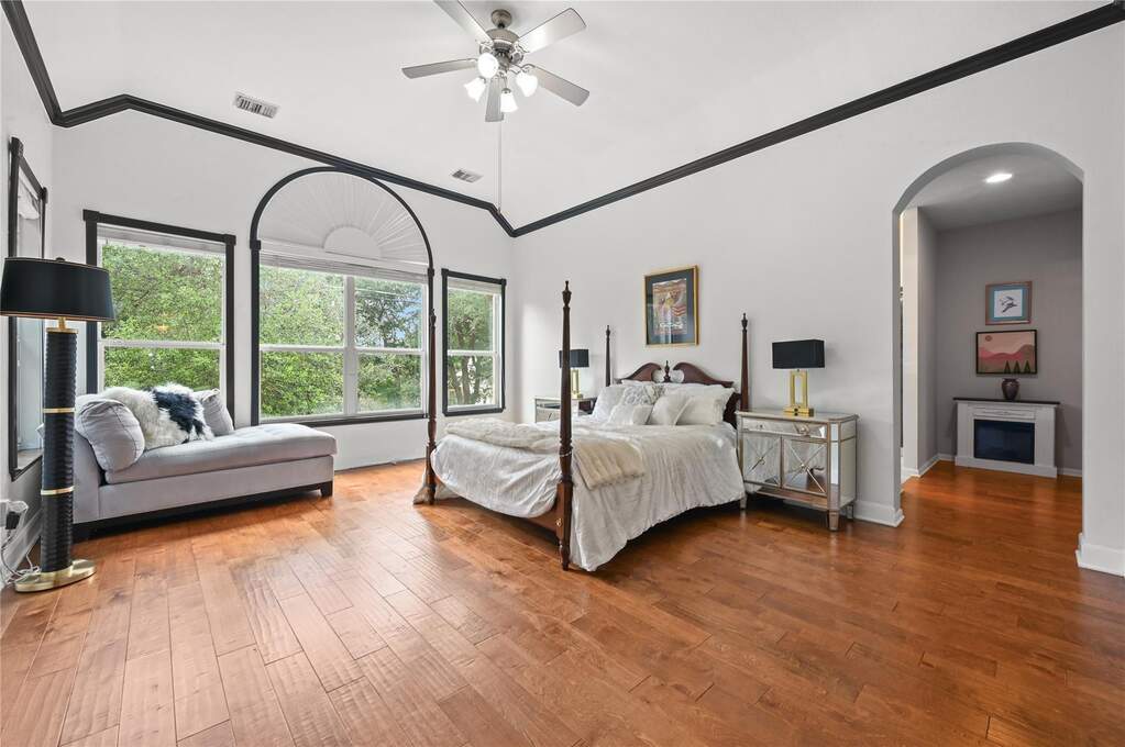 5 Bedroom Single Family Home/House's Image 10