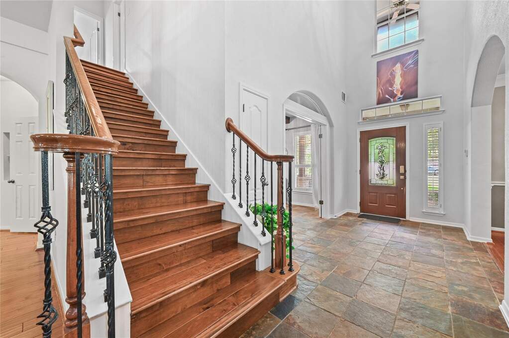 5 Bedroom Single Family Home/House's Image 6