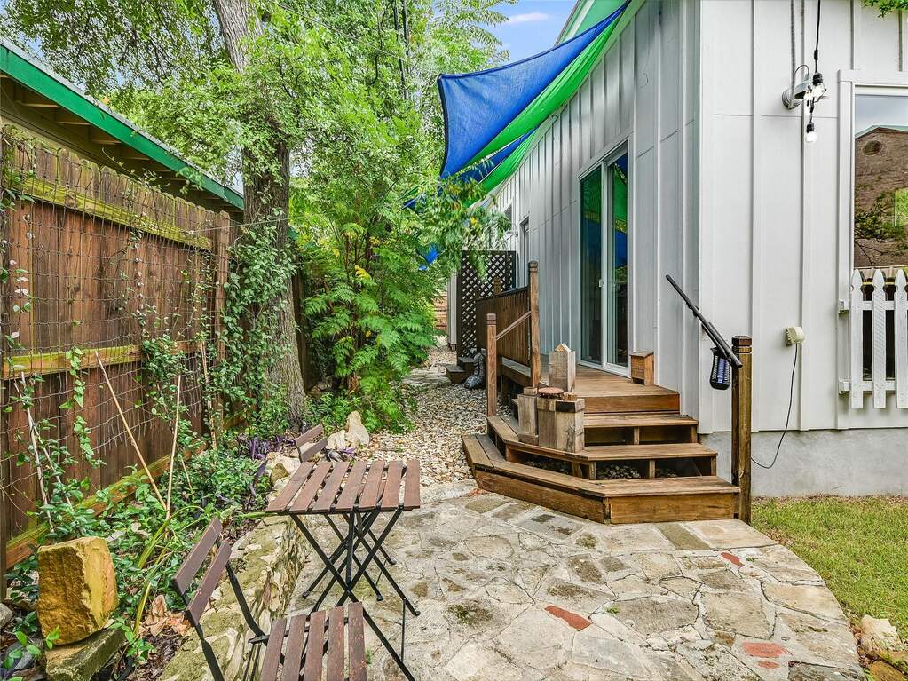6 Bedroom Single Family Home/House's Image 29