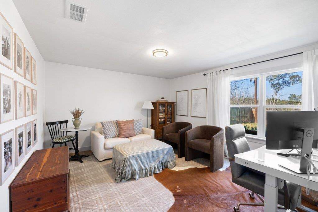 4 Bedroom Single Family Home/House's Image 12