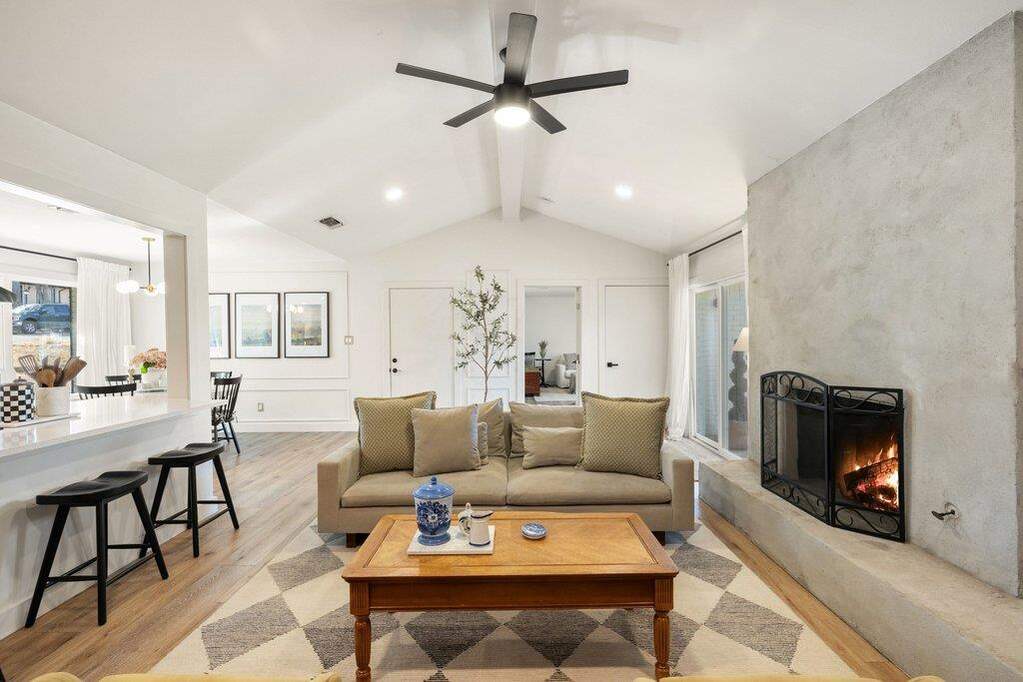 4 Bedroom Single Family Home/House's Image 15