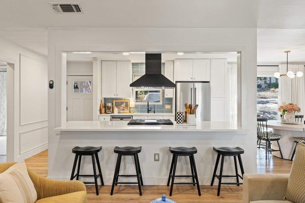 4 Bedroom Single Family Home/House's Image 3