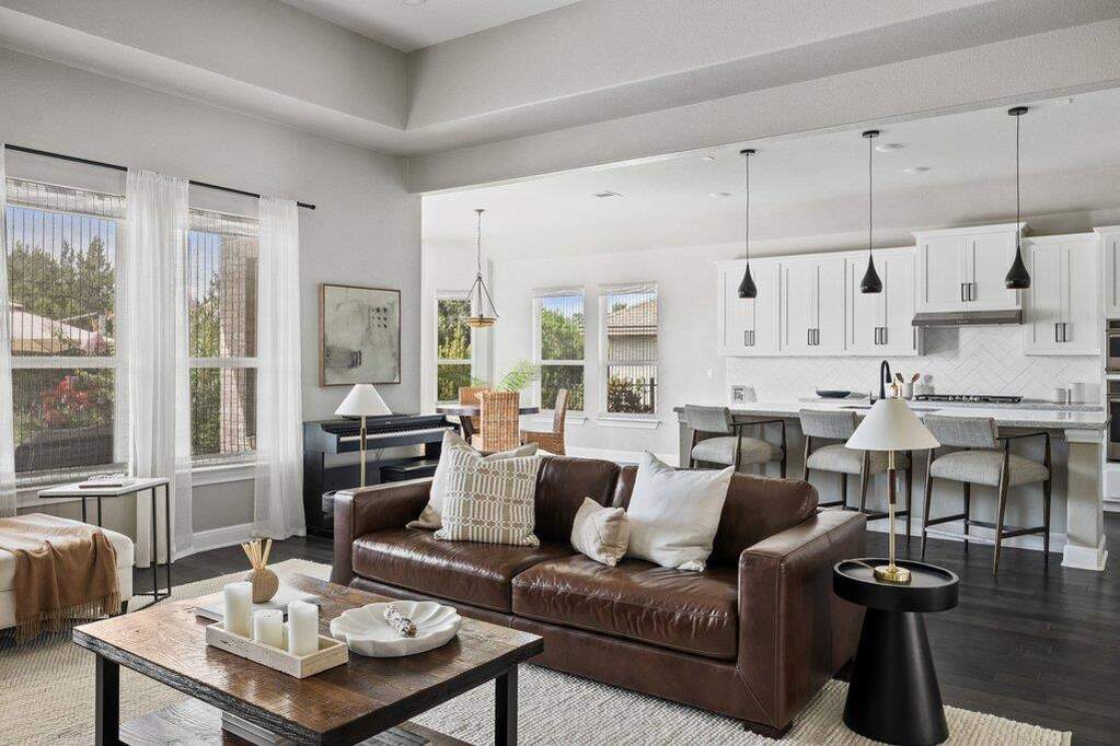 4 Bedroom Single Family Home/House's Image 4