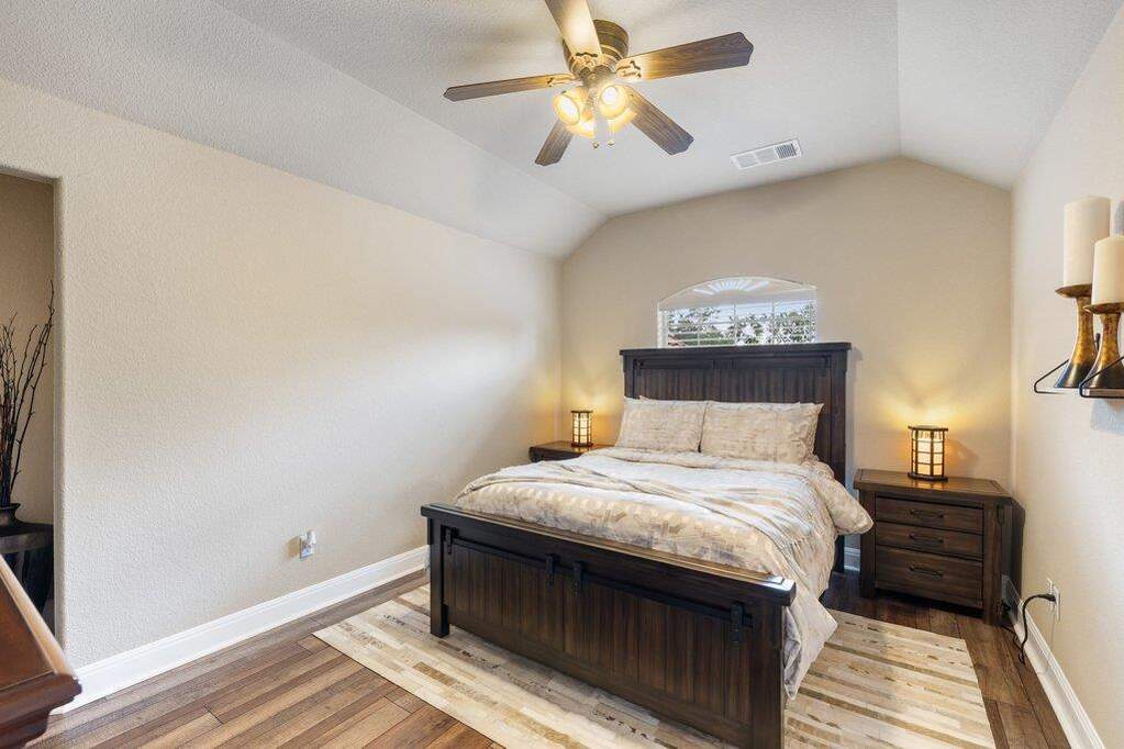 4 Bedroom Single Family Home/House's Image 18