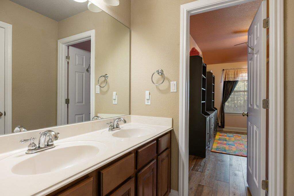 4 Bedroom Single Family Home/House's Image 22